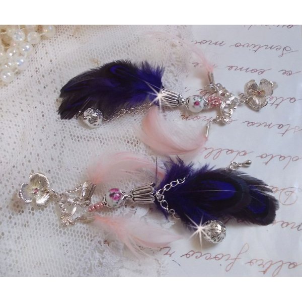 BO Tendre Purple avec des cristaux de Swarovski, des plumes et des perles en porcelaine