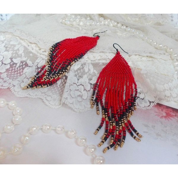 BO Red Swirls creato con perline di qualit&agrave; e ganci in ottone nero