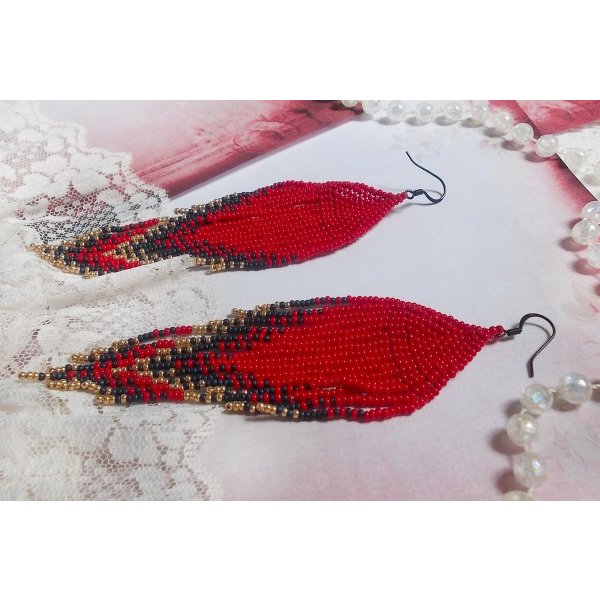 BO Red Swirls creato con perline di qualit&agrave; e ganci in ottone nero