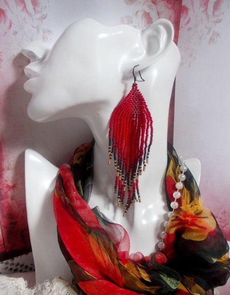 BO Red Swirls creato con perline di qualit&agrave; e ganci in ottone nero