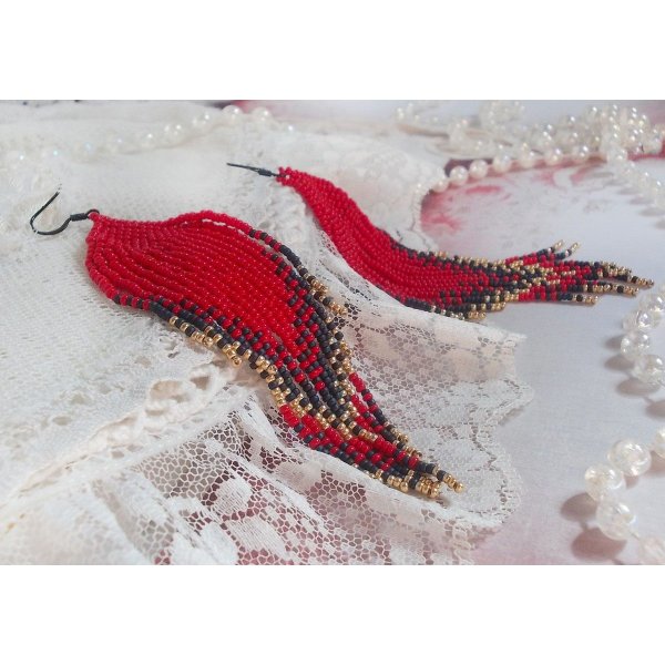 BO Red Swirls creato con perline di qualit&agrave; e ganci in ottone nero