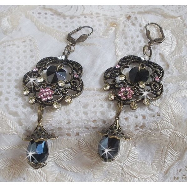 Collezione BO Irresistible Passion montata con cristalli Swarovski su portacandele a fiore in filigrana di bronzo