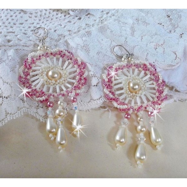 BO D&eacute;tente montato con perline rotonde avorio e gocce perlate, perline rosa antico e traversine in argento 925