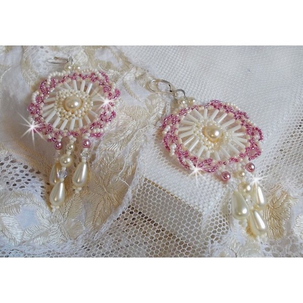 BO D&eacute;tente montato con perline rotonde avorio e gocce perlate, perline rosa antico e traversine in argento 925