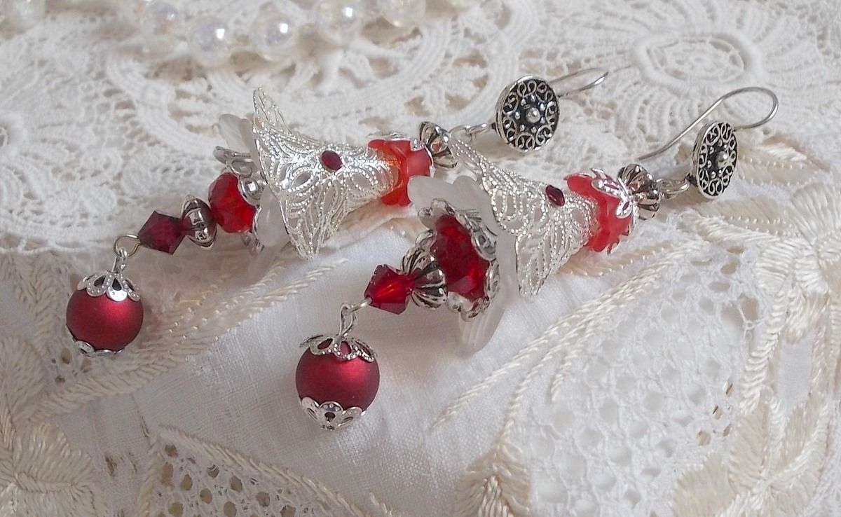 BO Tendre Rouge con cristalli Swarovski, perline tonde sfaccettate e ganci per orecchie in argento 925/1000
