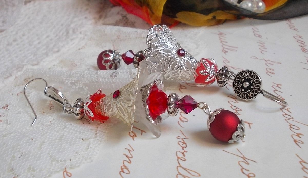 BO Tendre Rouge con cristalli Swarovski, perline tonde sfaccettate e ganci per orecchie in argento 925/1000