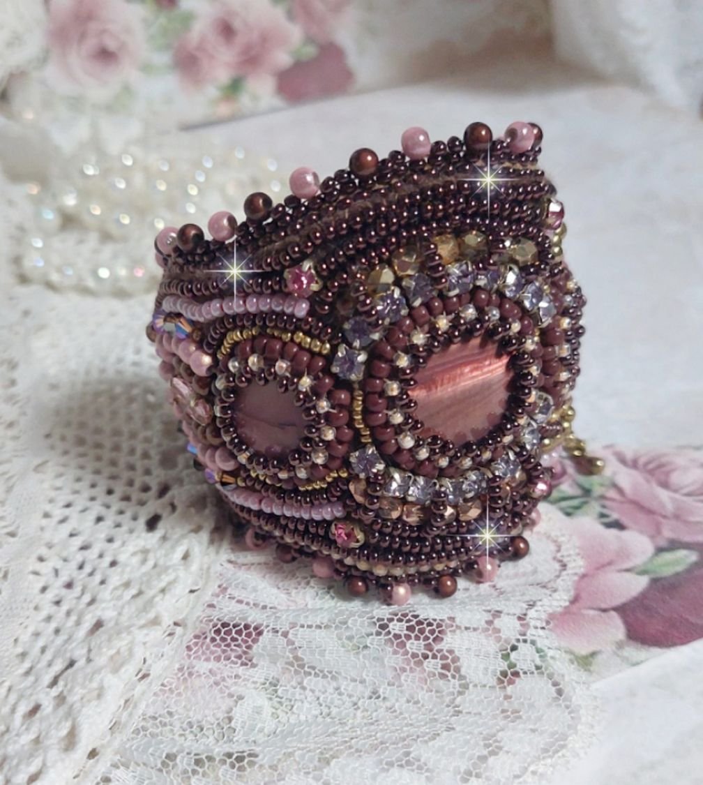 Bracciale romantico ricamato con perle di mogano e perline in stile vintage