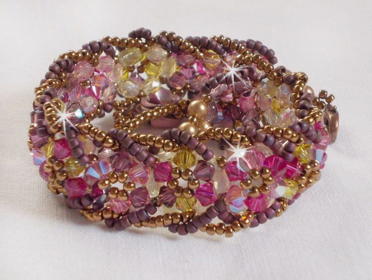 Bracelet Crystal Mjestic avec des toupies en crystal de Swarovski, rocailles et perles de bohême;