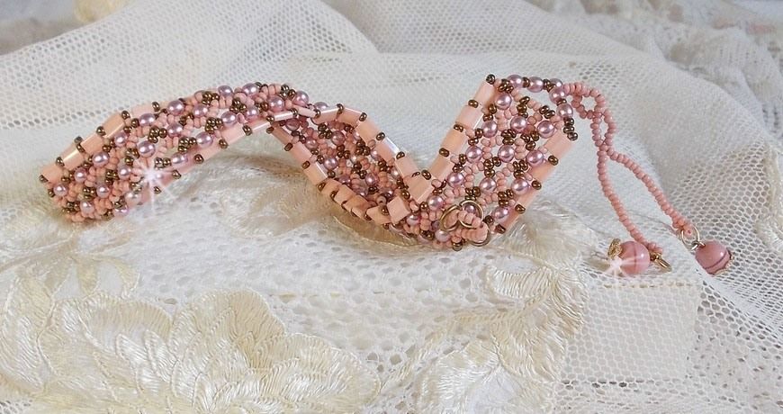 Bracciale Rose Royale con perle Tila rosa, perle sfaccettate e perle di cristallo Swarovski