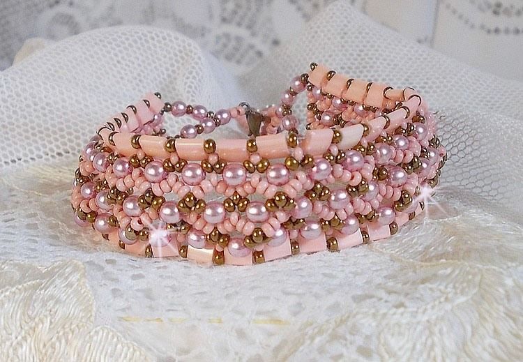 Bracciale Rose Royale con perle Tila rosa, perle sfaccettate e perle di cristallo Swarovski