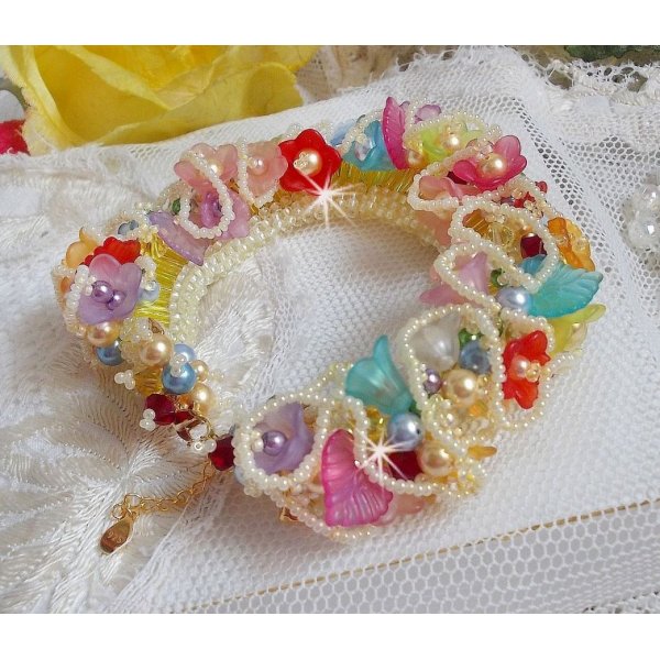 Bracciale Garden Flowers con perle Swarovski, fiori smerigliati, chiusura placcata oro 3 micron