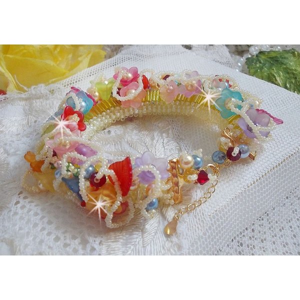 Bracciale Garden Flowers con perle Swarovski, fiori smerigliati, chiusura placcata oro 3 micron