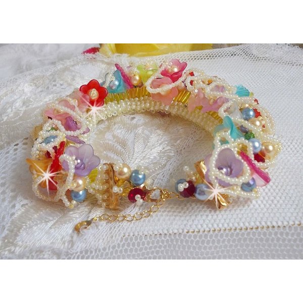 Bracciale Garden Flowers con perle Swarovski, fiori smerigliati, chiusura placcata oro 3 micron