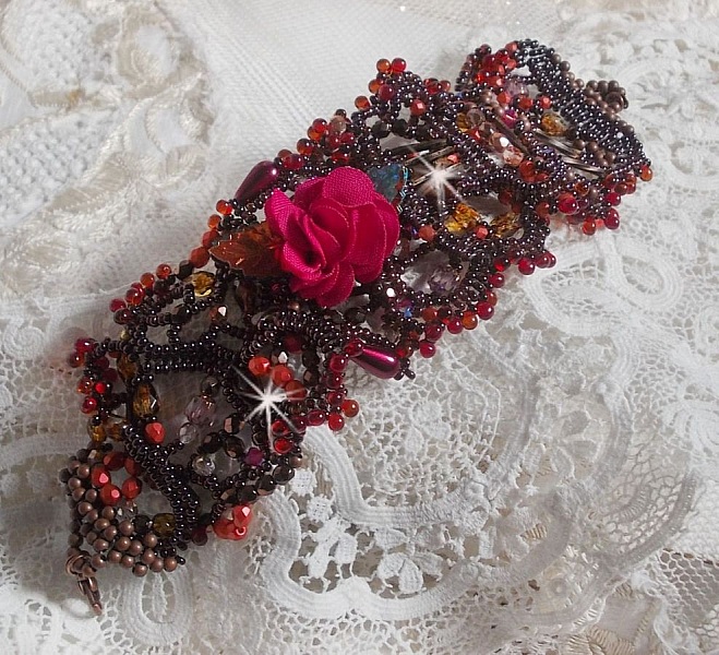 Bracciale Belle H&eacute;l&egrave;ne, tutto in perline, fiore di stoffa, perline (calcite gialla/bianca) e perline.