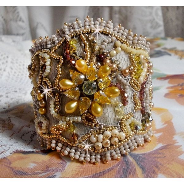 Bracelet manchette Colorado joliment brillant avec les perles jaunes et les cristaux de Swarovski