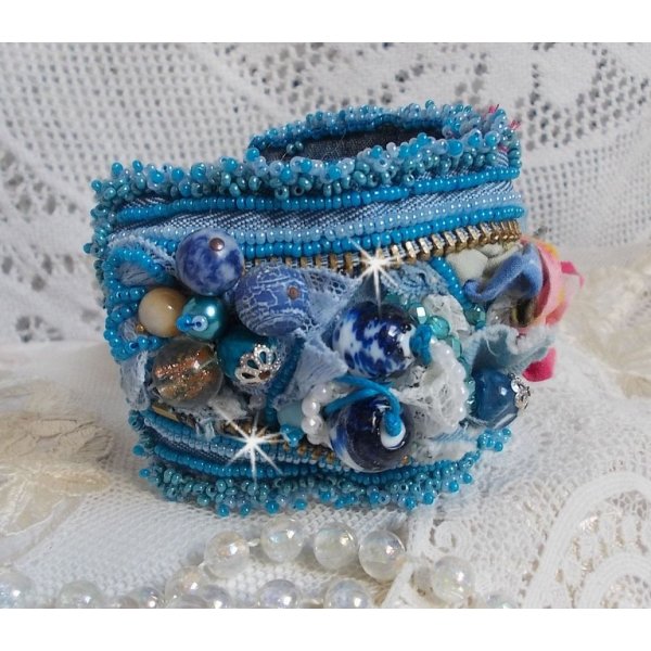 Bracciale Far West ricamato con tessuto denim, perle di pietra preziosa: Sodalite, Agatha, perle di ceramica, perle di vetro e perline di Boemia