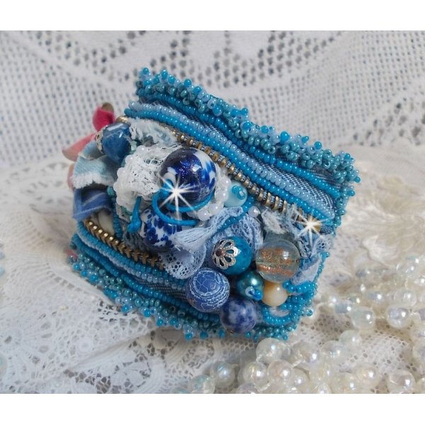 Bracciale Far West ricamato con tessuto denim, perle di pietra preziosa: Sodalite, Agatha, perle di ceramica, perle di vetro e perline di Boemia