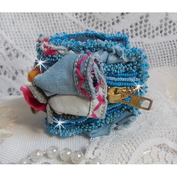 Bracciale Far West ricamato con tessuto denim, perle di pietra preziosa: Sodalite, Agatha, perle di ceramica, perle di vetro e perline di Boemia