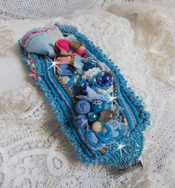 Bracciale Far West ricamato con tessuto denim, perle di pietra preziosa: Sodalite, Agatha, perle di ceramica, perle di vetro e perline di Boemia