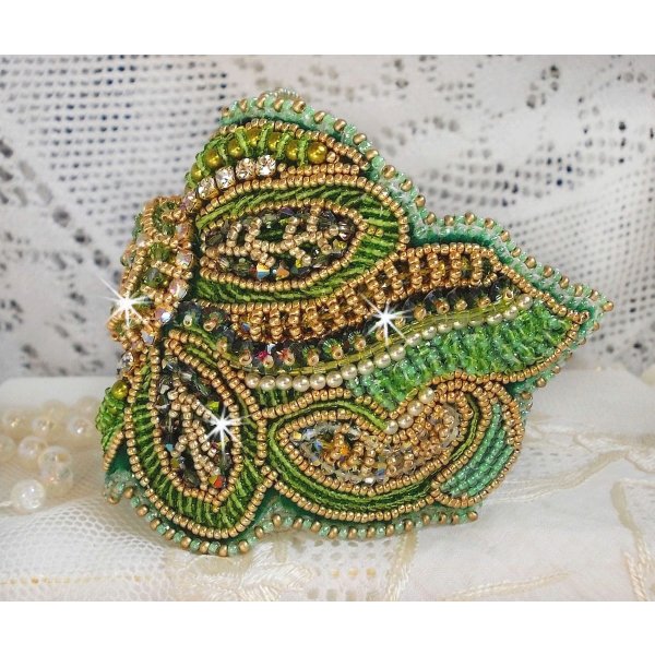 Bracelet manchette Garden Party avec un cabochon vintage et des cristaux