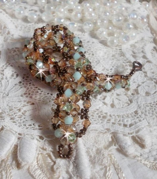 Bracciale di ninfee, un riflesso verde e oro con trottole di cristallo Swarovski e sfaccettature di vetro boh&eacute;mien