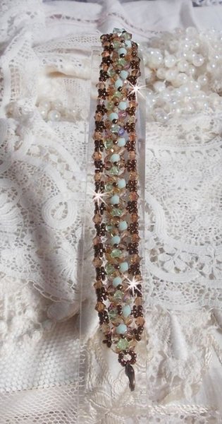 Bracciale di ninfee, un riflesso verde e oro con trottole di cristallo Swarovski e sfaccettature di vetro boh&eacute;mien