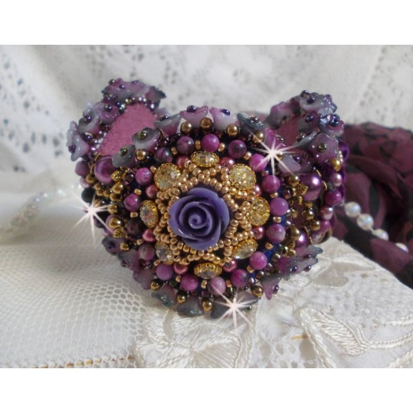 Bracelet La Passionn&eacute;e de Venise brod&eacute; avec un ruban de soie Purple, des pierres semi-pr&eacute;cieuse : Les sugililtes et des rocailles