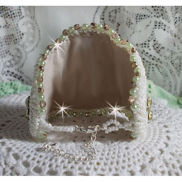 Bracciale della seduzione con pizzo, cabochon di resina vittoriana, sfaccettature e perle di semi