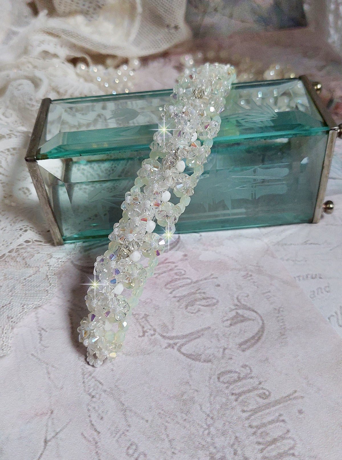 Bracciale Venus con filatori in cristallo Swarovski e sfaccettature in vetro boh&eacute;mien bianco opaco