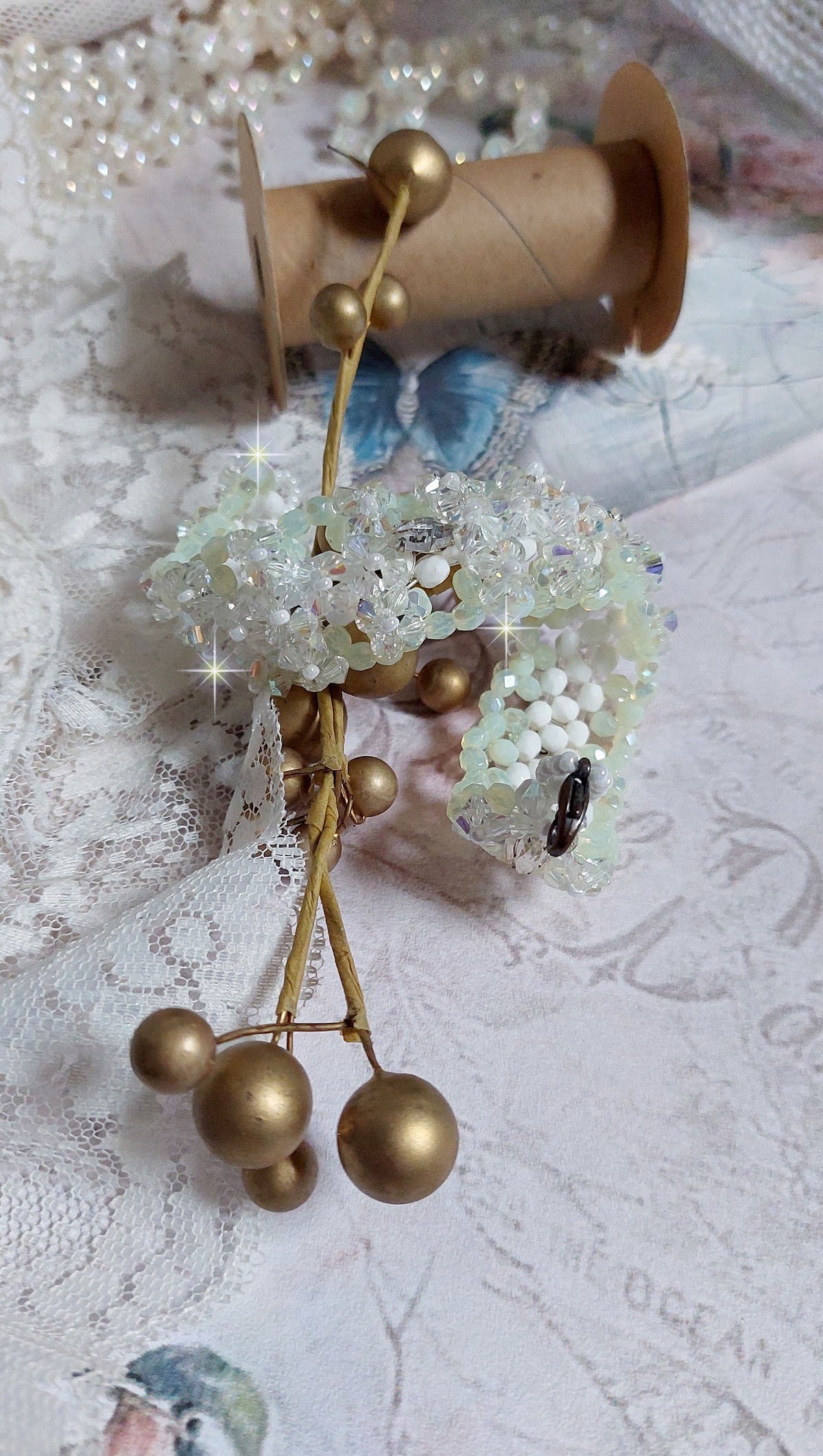 Bracciale Venus con filatori in cristallo Swarovski e sfaccettature in vetro boh&eacute;mien bianco opaco