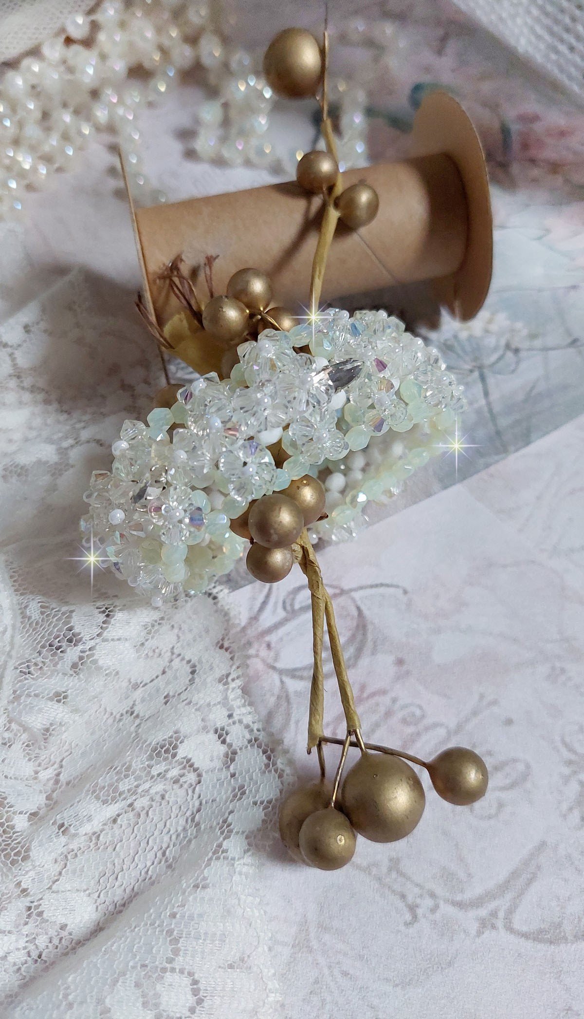 Bracciale Venus con filatori in cristallo Swarovski e sfaccettature in vetro boh&eacute;mien bianco opaco