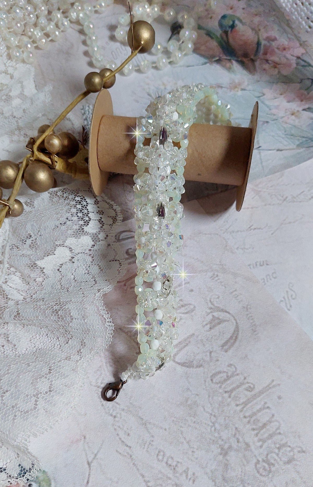 Bracciale Venus con filatori in cristallo Swarovski e sfaccettature in vetro boh&eacute;mien bianco opaco