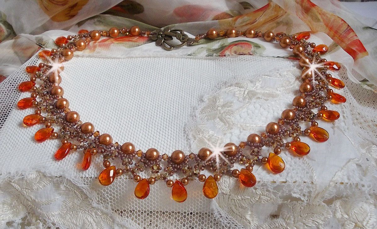 Collana d'ambra con perle di cristallo Swarovski e gocce di vetro sfaccettato