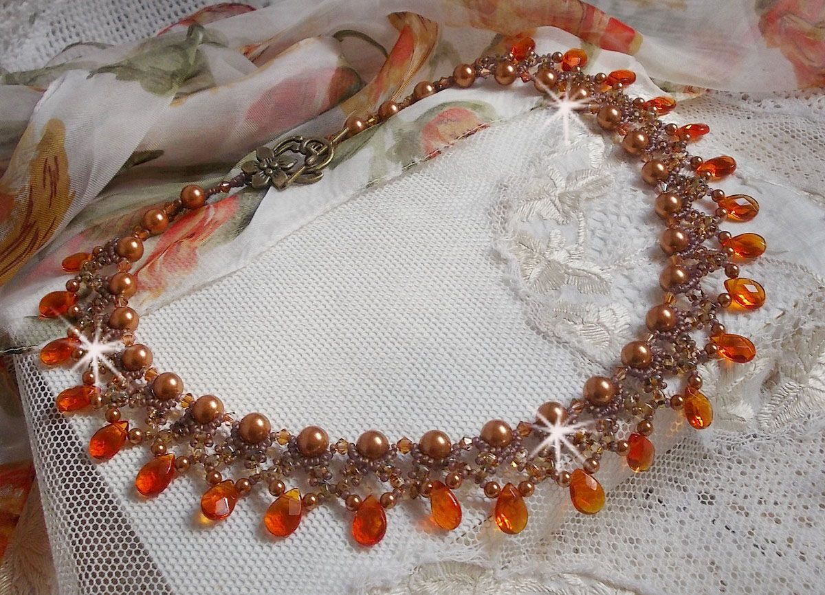 Collana d'ambra con perle di cristallo Swarovski e gocce di vetro sfaccettato