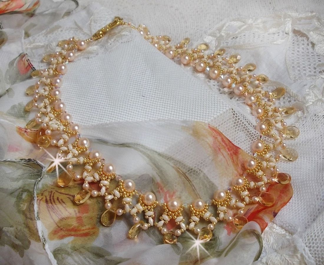 Collana Champagne in charmeuse con cristalli Swarovski e gocce di vetro sfaccettato