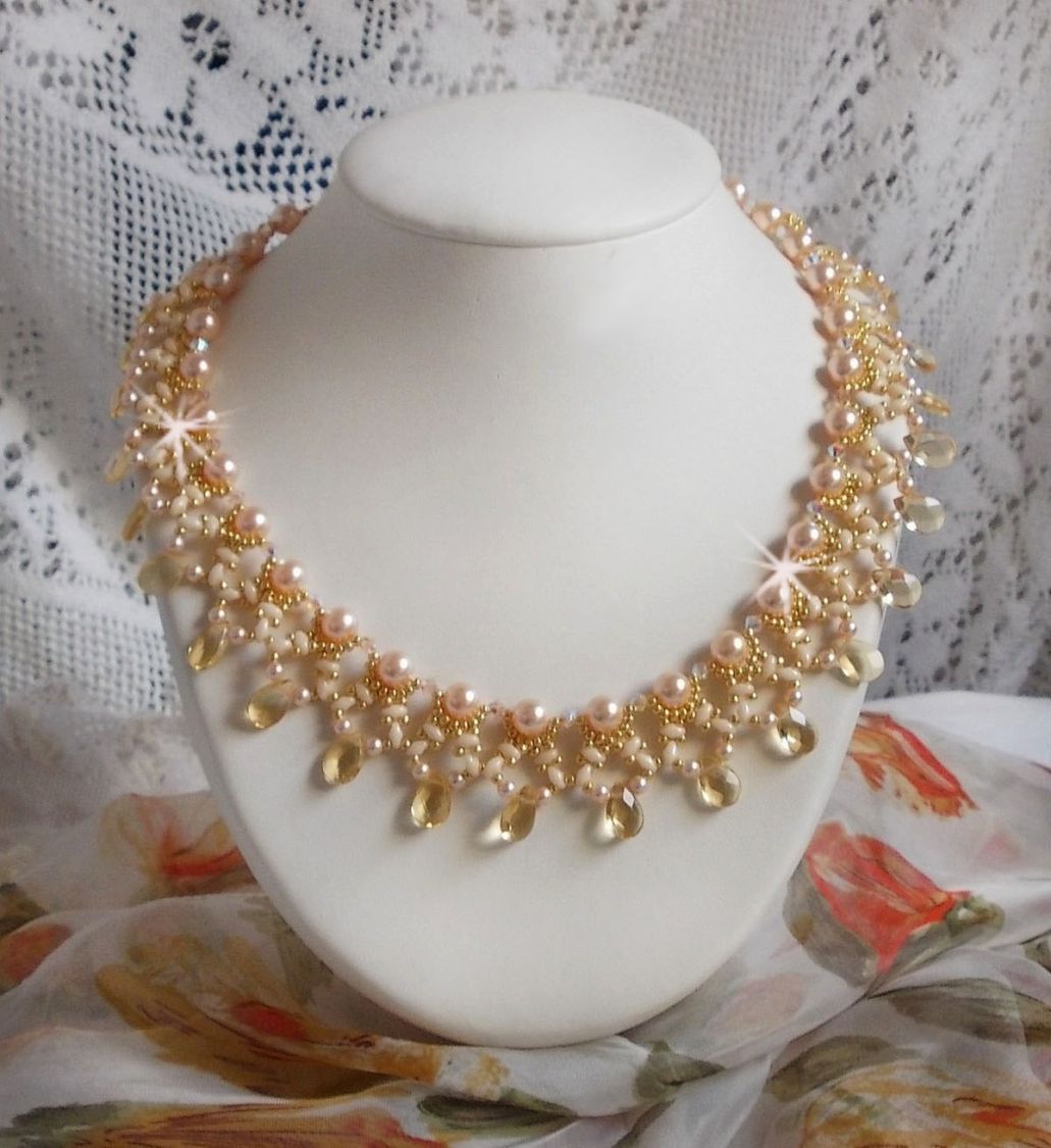 Collana Champagne in charmeuse con cristalli Swarovski e gocce di vetro sfaccettato