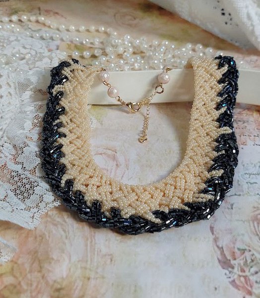 Collier C&eacute;lestine cr&eacute;&eacute; avec rocailles en verre, perles Murano, coquilles, fermoir et cha&icirc;nette en plaqu&eacute; or