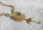 Collana Garden Party ricamata con un cristallo verde di Boemia, perline Swarovski e perline Miyuki.
