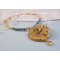 Pendente Haute-Couture Sunflower Gold ricamato con perline placcate oro 24 carati, opale del Madagascar e cristalli Swarovski.