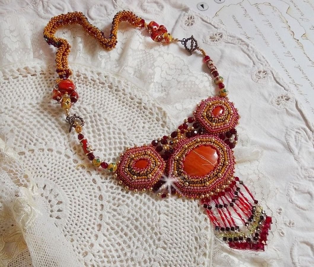 Collana in diaspro rosso con pietre semipreziose Diaspro rosso con cristalli Swarovski, perle di cloisonne, Murano e perle di semi