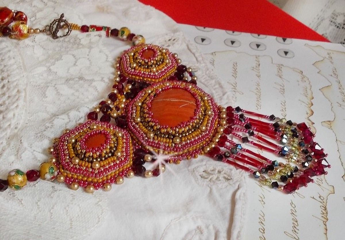 Collana in diaspro rosso con pietre semipreziose Diaspro rosso con cristalli Swarovski, perle di cloisonne, Murano e perle di semi