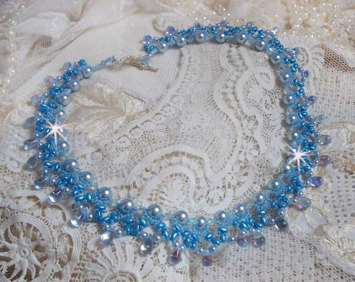 Collana Light Azur con perle di cristallo Swarovski e gocce di vetro