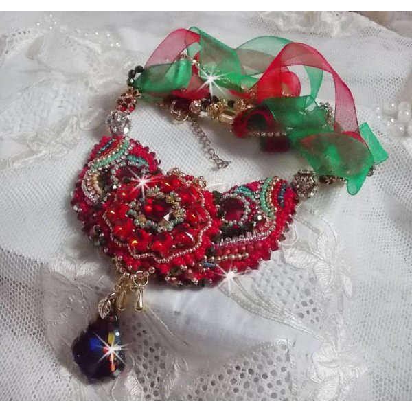 Collana Mia Haute-Couture Barocco/Vintage ricamata con cristalli Swarovski, placcata oro, perline di varie qualit&agrave;