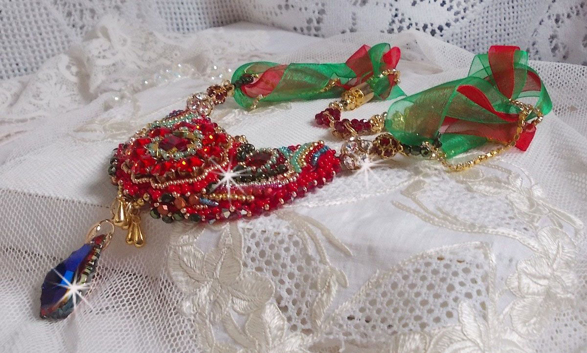 Collana Mia Haute-Couture Barocco/Vintage ricamata con cristalli Swarovski, placcata oro, perline di varie qualità