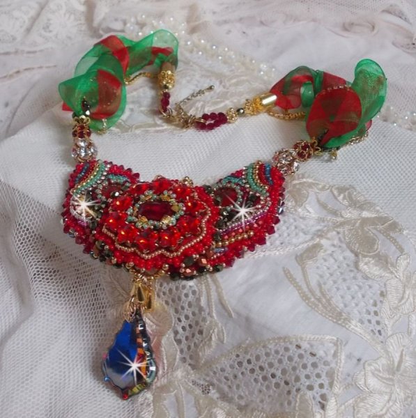 Collana Mia Haute-Couture Barocco/Vintage ricamata con cristalli Swarovski, placcata oro, perline di varie qualit&agrave;