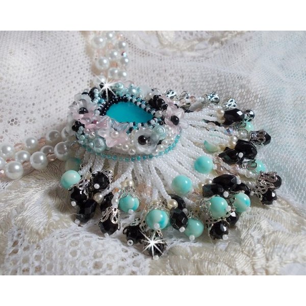 Collana Océane ricamata con perle rotonde marmorizzate in azzurro e nero 