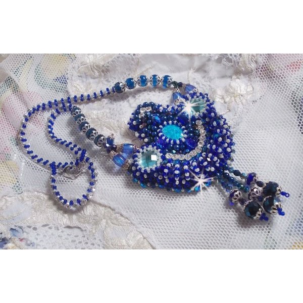 Collana Paris Divine ricamata con cristalli Swarovski, perline di cristallo bohémien e perline di seme 