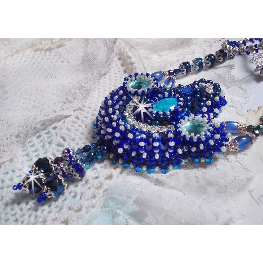 Collana Paris Divine ricamata con cristalli Swarovski, perline di cristallo bohémien e perline di seme 