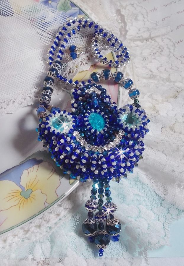 Collana Paris Divine ricamata con cristalli Swarovski, perline di cristallo bohémien e perline di seme 