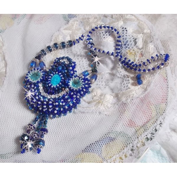 Collana Paris Divine ricamata con cristalli Swarovski, perline di cristallo boh&eacute;mien e perline di seme 